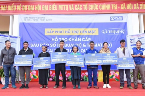 More international aid for flood-hit communities in Vietnam