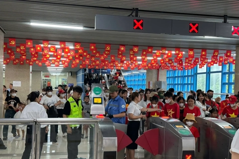 Hanoi's first metro to apply new ticket system next month
