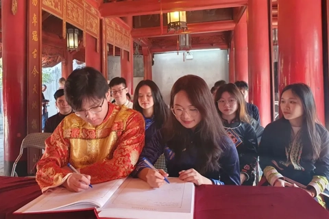 Outstanding ethnic minority youths honored for excellence