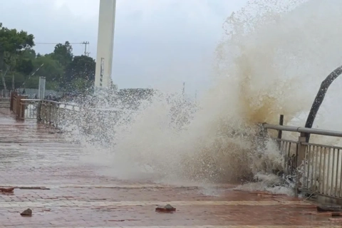 Vietnam’s central localities face flash floods as Typhoon Fengshen approaches
