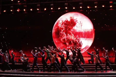 "Echoes of Victory" resounds across Vietnam to celebrate 50 years of national reunification
