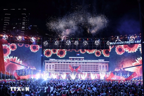 Grand art show “Spring of Reunification” marks 50 years of national reunification
