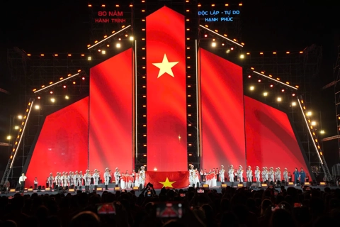 Hanoi stages special art program for national day anniversary
