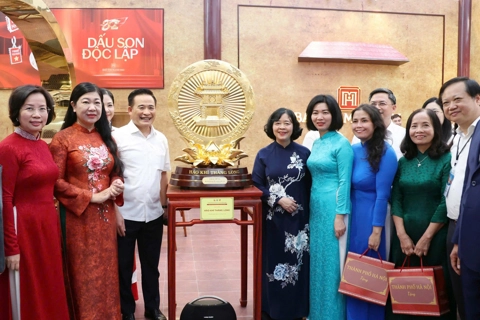 Hanoi leaders visit the city’s two exhibition spaces at national exposition center
