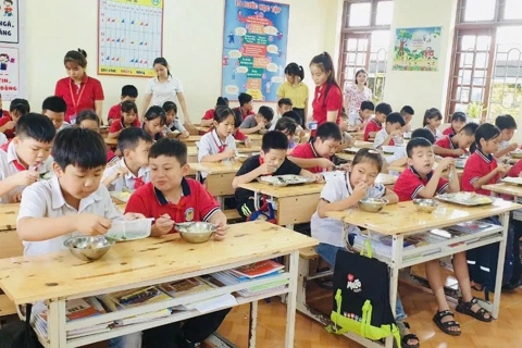 Hanoi to set aside $115 million for free school lunches
