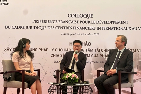 France promises full support for Vietnam in building world-class international financial center