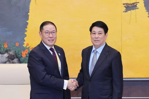 Vietnam pledges to boost economic growth among APEC members