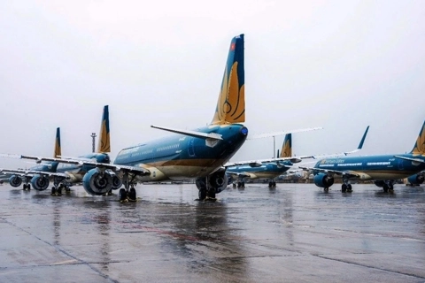 Vietnam suspends 400 flights as safety concerns rise amidst Kajiki storm