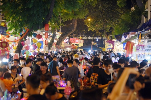 Step into Hanoi after dark: a guide to its vibrant walking streets