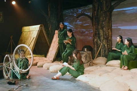 Legend of Youth performance brings wartime memories to Hanoi nights