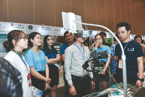 Vietnam unlocks domestic demand to spur growth 
