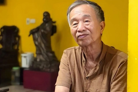 Hanoi artisan keeps Ngu Xa bronze craft alive