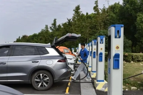 Vietnam plans to phase out gasoline cars from 2026