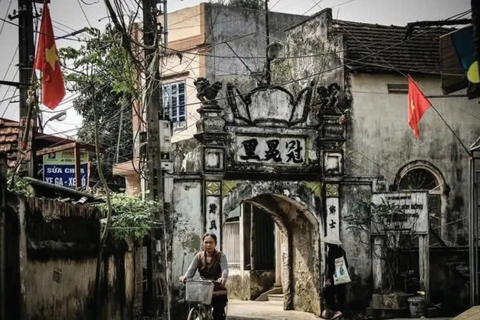 Hanoi’s old village gates preserve tradition amid rapid urbanization