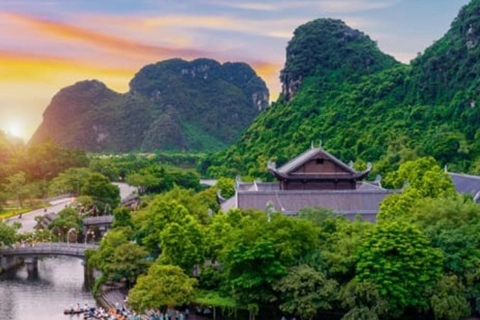 Vietnamese travelers go digital to make every trip count