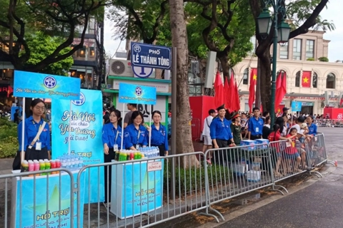 Hanoi youth spread green message after parade rehearsal