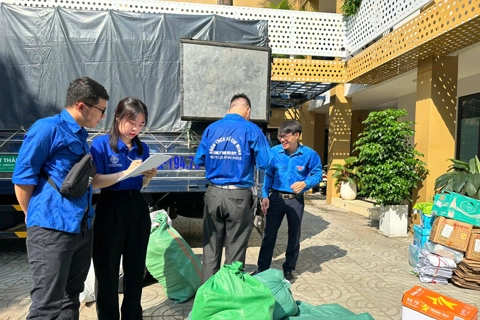 Waste-for-gifts event inspires Hanoi youth to recycle