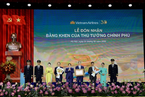 Vietnam Airlines shows country's soft borders: PM