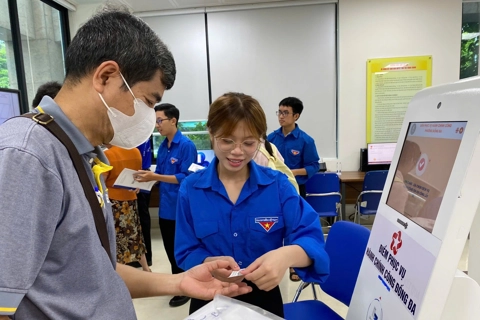 Hanoi youth lead AI-powered digital literacy campaign, training thousands in online services