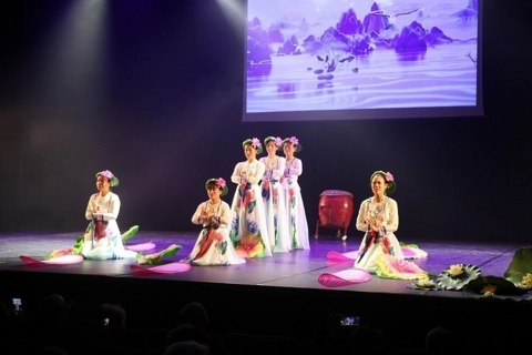 "Brilliant Vietnam" illuminates Lorient