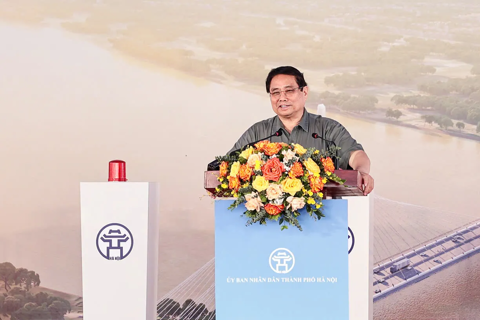 Prime Minister Pham Minh Chinh kicks off US$780 million bridge in Hanoi
