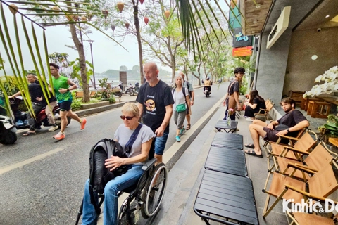 Free private toilets for tourists piloted in Hanoi
