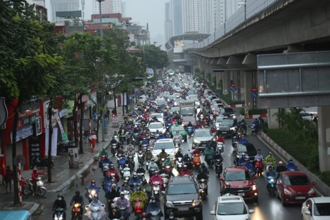 Hanoi's traffic jams cost at least $1 billion a year
