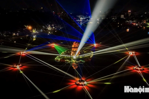 Artistic lighting transforms Hoan Kiem Lake as Hanoi welcomes Christmas and New Year