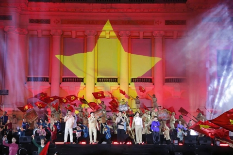 Tens of thousands gather for “Hanoi – From the Historic Autumn of 1945”

