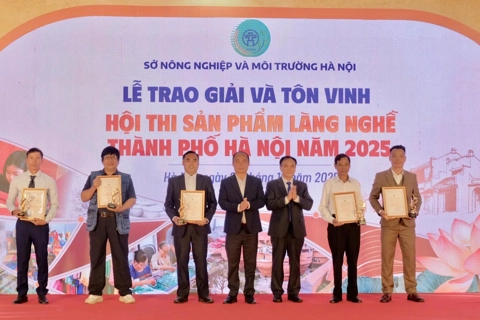 Hanoi honors artisans at 2025 Handicraft Product Contest for cultural preservation spirit
