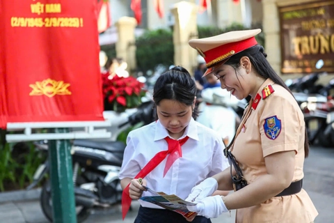 Hanoi seeks sustainable international solutions to expand and strengthen safe school zones
