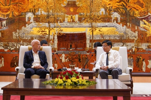 AIIB promises financial solutions for Hanoi's extended metro line 2A