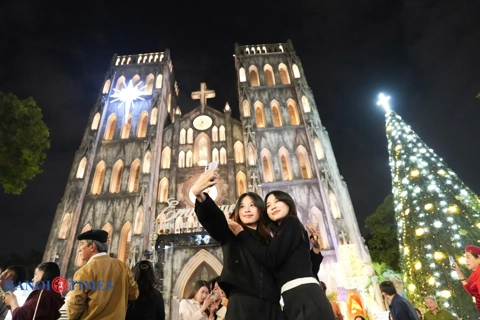 Hanoi churches glow at night as city counts down to Christmas
