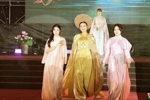 Ao Dai - the graceful ambassador of Hanoi Tourism