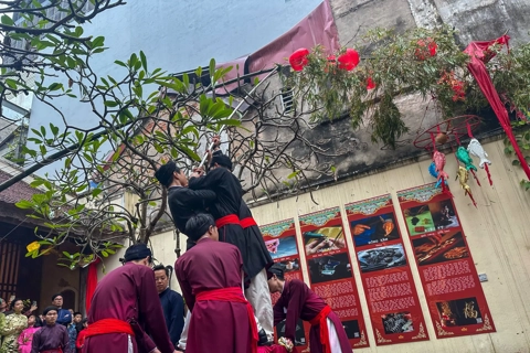 Tet customs re-enacted in the heart of Hanoi