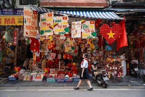 Hang Ma Street bursts with color ahead of Vietnam’s National Day