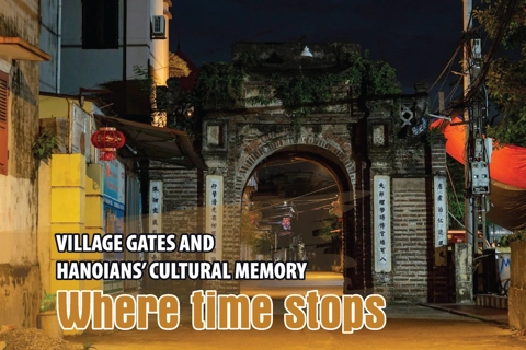 Hanoi village gates: Where time stands still