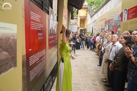 Hoa Lo Prison Relic exhibition honors revolutionary spirit
