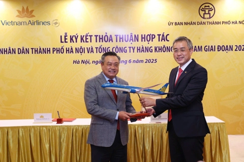 Hanoi, Vietnam Airlines renew tourism cooperation 