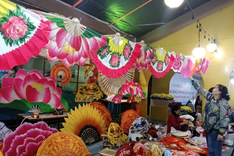 Hanoi weekend stroll: Exploring cuisine and traditional craft villages along pedestrian street