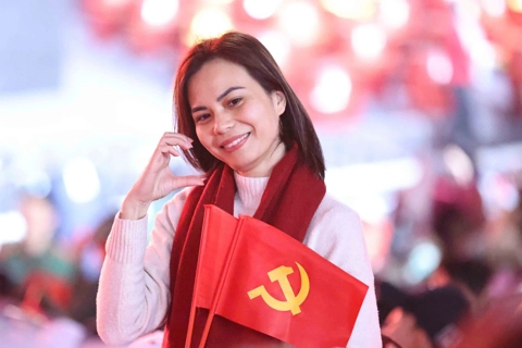 Hanoi Glows on a night of Party Congress celebration