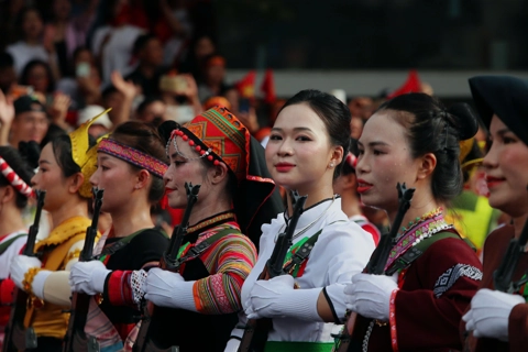 Radiant colors and proud footsteps of Vietnam’s women in uniform