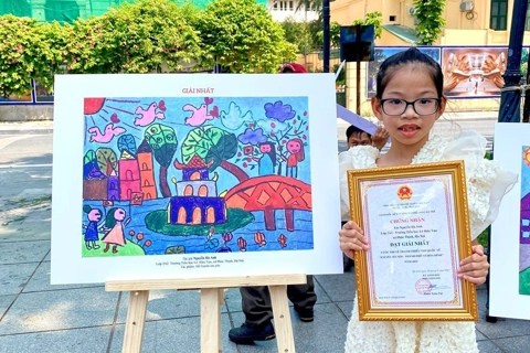 I love Hanoi contest honors young artists with 91 awards