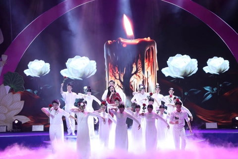 Art performance showcases Vietnamese tradition of filial piety