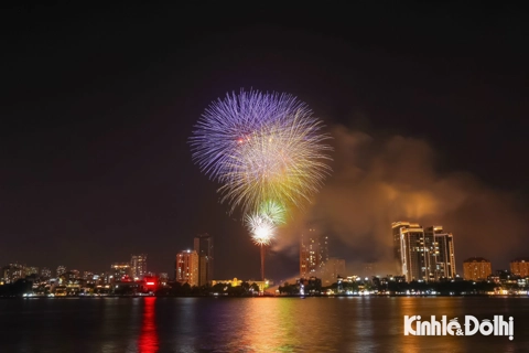 Fireworks signal a forward-looking New Year in Hanoi