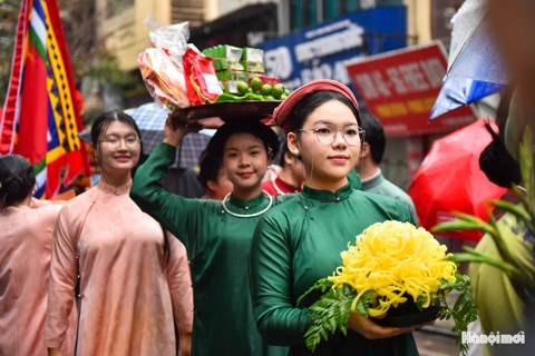 Hanoi steps into Spring through the view of ancient gate