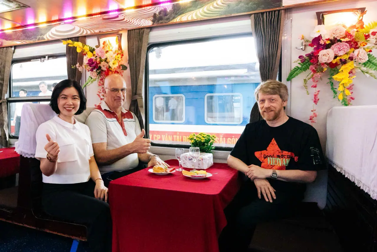 Foreign Passengers Train Vietnam