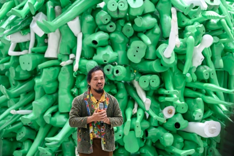 Vietnamese artist turns plastic waste into artworks 