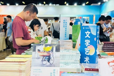 Book about Hanoi cuisine wins award in China