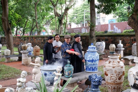 Soul of Bat Trang ceramics on display at Temple of Literature
